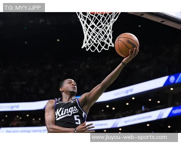 福克斯状态起伏20投9中贡献25分5篮板9助攻正负值惨淡19