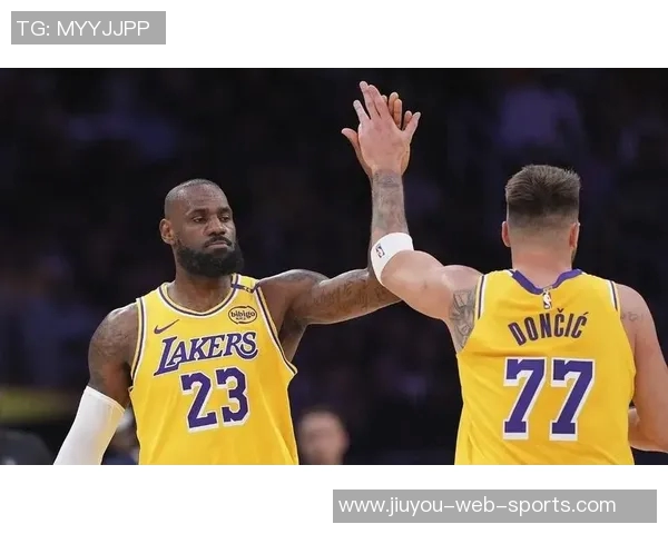 詹姆斯若不退役或将降薪留队湖人引发热议